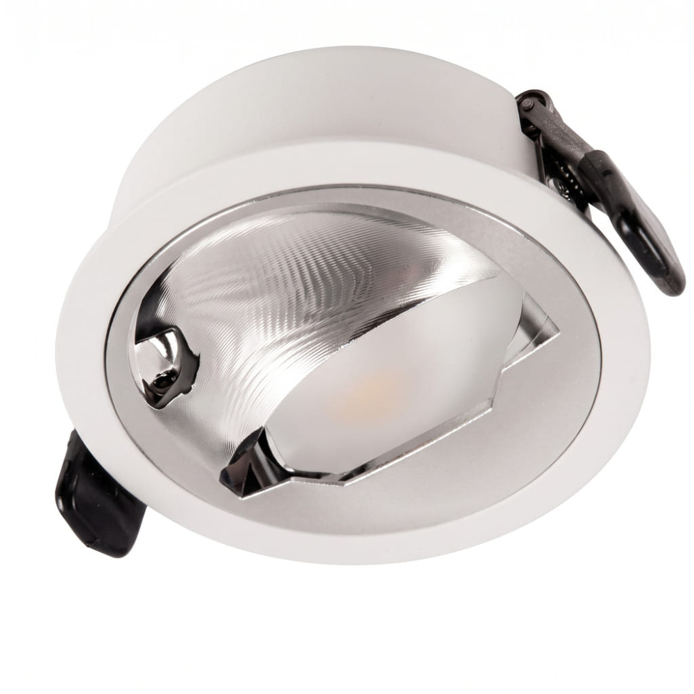 Óptica asimétrica y reflector cromado